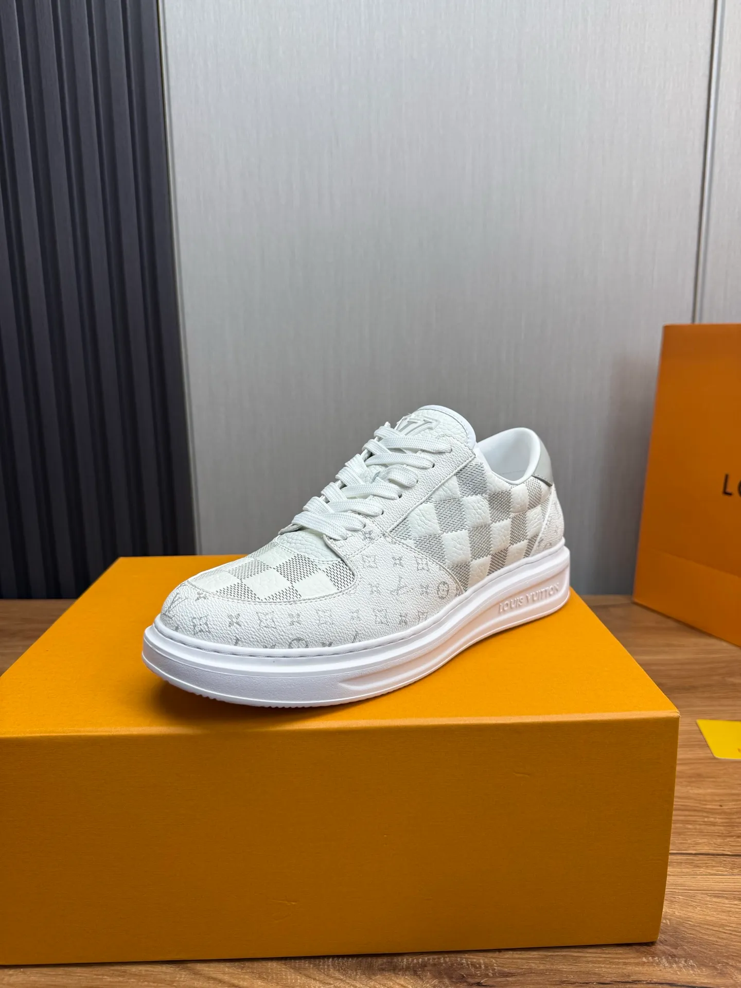 Men's shoes 💰840💰 LOUIS VUITTON [Luden Yiwei] The new trendy Lv is on the market 🎁, casual and fashionable men's shoes 👟 1:1 shipment ⬆️The upper is made of imported cowhide + cowhide mesh lining, the original wear-resistant rubber outsole, the version is simple and elegant, exclusive for trendy men. 38-45 (38.45 is non-refundable if made to order)